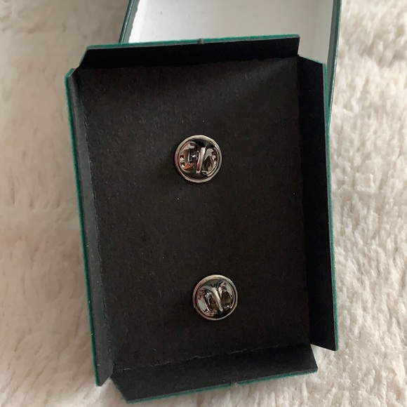 New in box silver Snowman Pin/Brooch Holiday - Picture 4 of 11